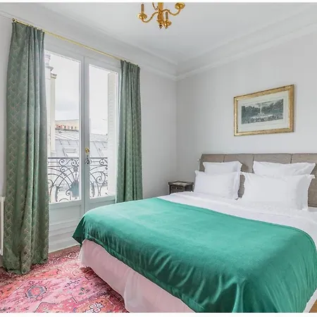 Rue Saint Didier Champs Elysees *